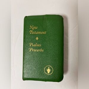 New‎ Testament Psalms Proverbs GIDEON BIBLE Green Pocket Mini Prayer Book.